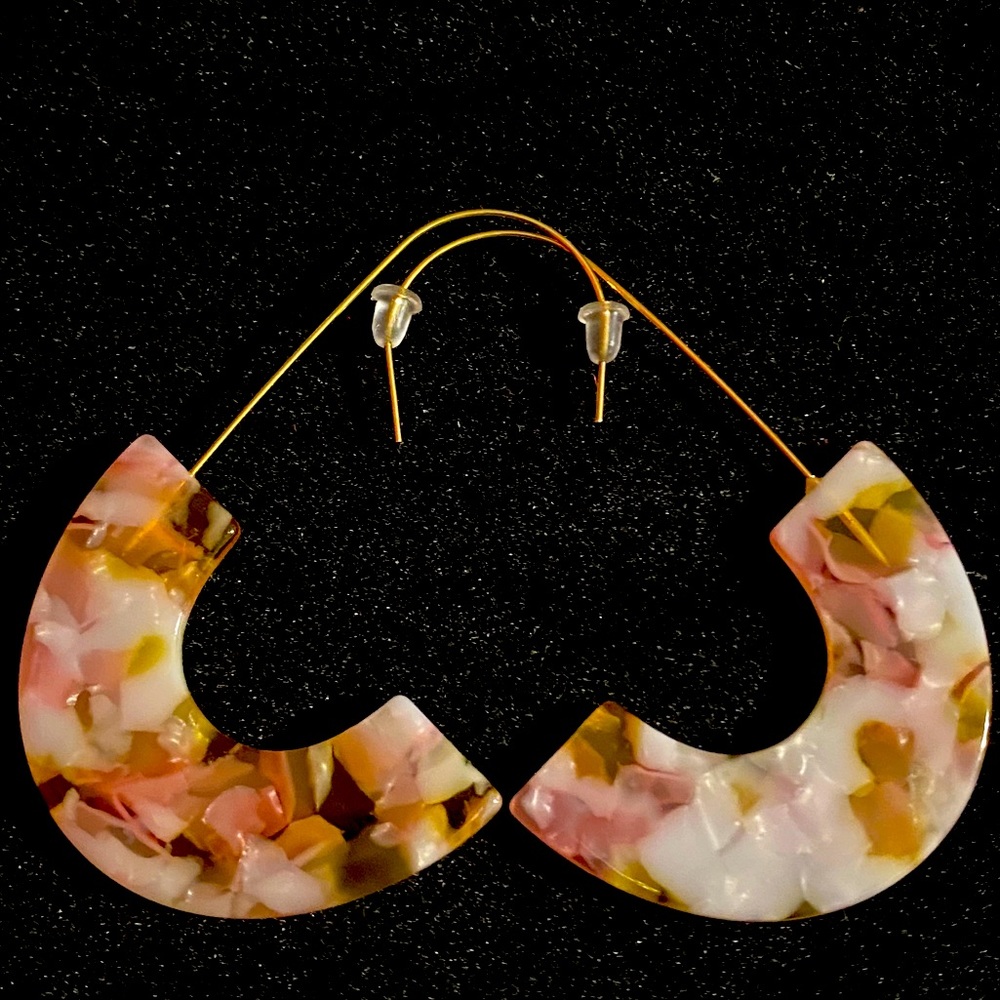 🌱 Resin Drop Cream Marble Drop Moon Hoop Earrings